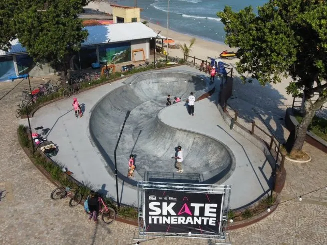 Skate Itinerante chega à Costa Sul com aulas gratuitas para crianças e adolescentes em Maresias