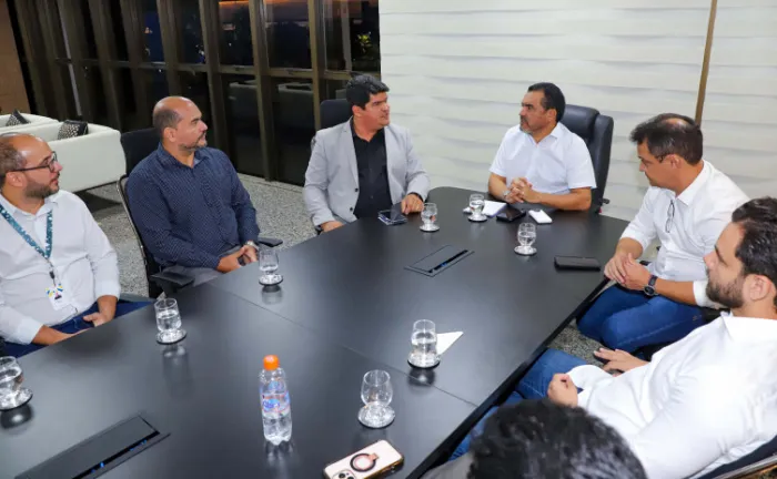 Governador Wanderlei Barbosa reúne-se com o secretário da Saúde para alinhar ações voltadas aos procedimentos ortopédicos - Foto: Esequias Araújo/Governo do Tocantins