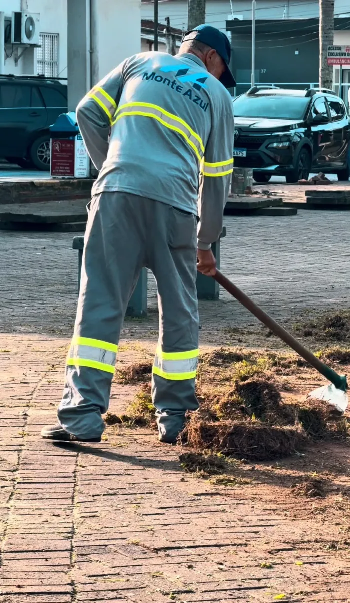 Praça Vicente Molinari recebe melhorias de zeladoria e acessibilidade