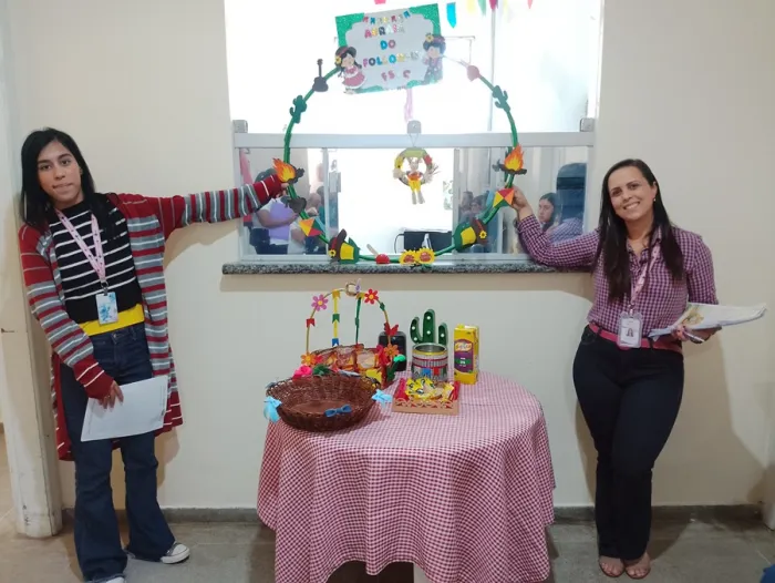 Hospital Municipal Esaú Matos realiza confraternização junina para pacientes e pais durante atendimentos
