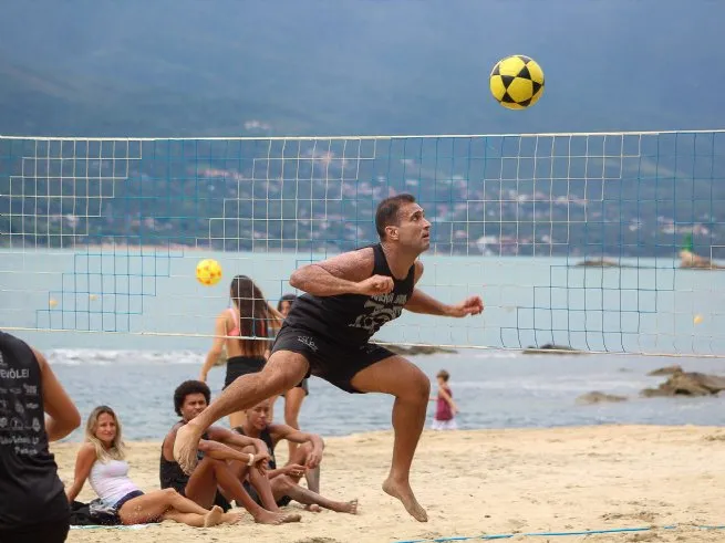 Copa Haru de Futevôlei agita a Praia Preta no domingo com esporte e solidariedade 