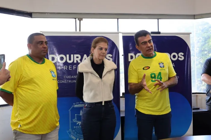 Prefeito entrega premiação para quadrilhas campeãs da 47ª Festa Junina de Dourados