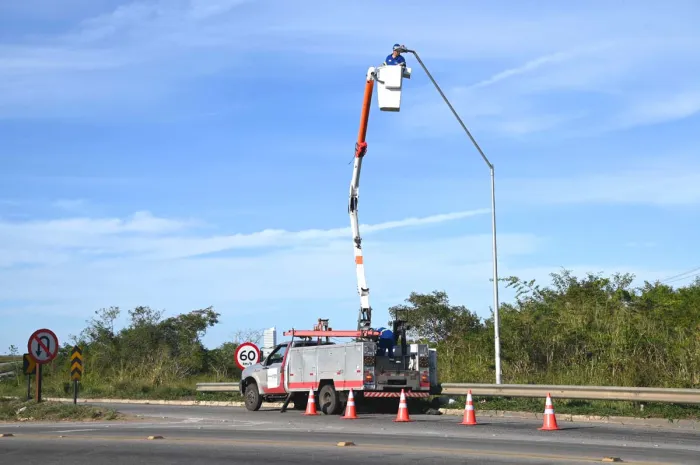 Parceria entre Prefeitura e Neonergia Coelba garante substituição de 620 luminárias convencionais por LED