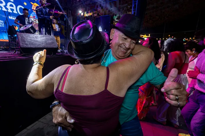 Clima de romance toma conta da Estação Ferroviária em noite do Dia dos Namorados em Caruaru