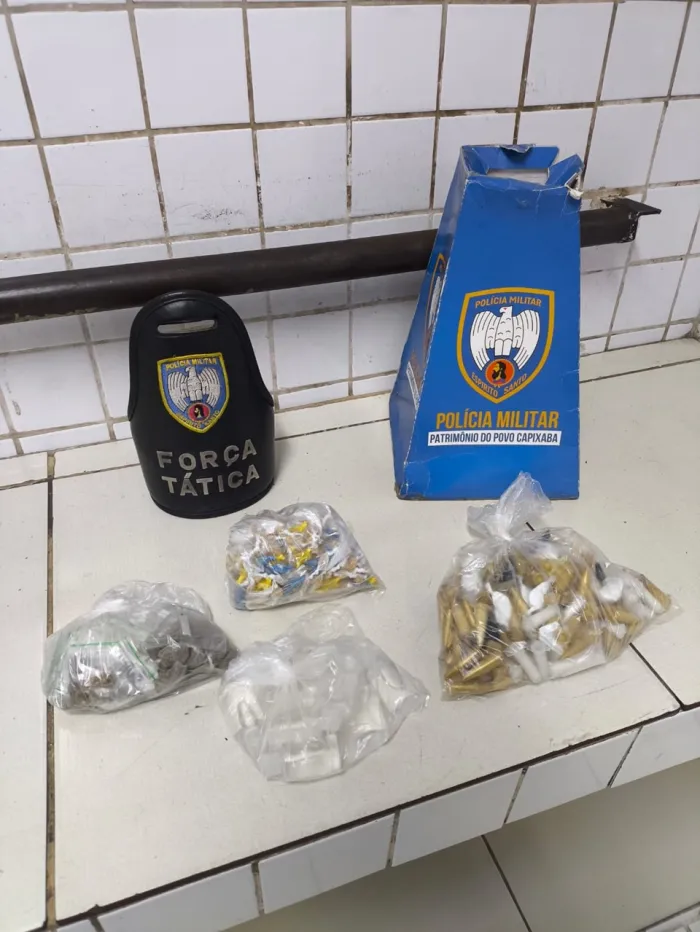 Ações da PM resultam na apreensão de arma e de fogo, entorpecentes e na recuperação de veículo roubado no município de Serra