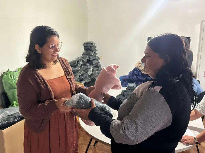 Operação Noites Frias: pessoas em situação de rua atendidas pelo Centro POP recebem kits de inverno