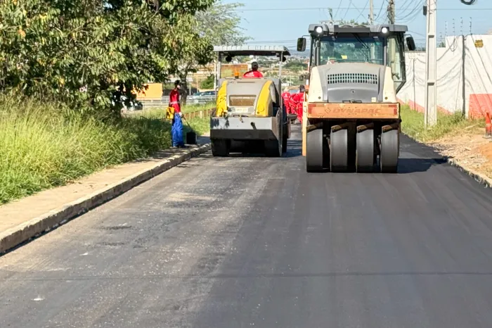 Prefeitura conclui recapeamento na Rua Professor Itamar e avança com obra na via principal da Urbis IV