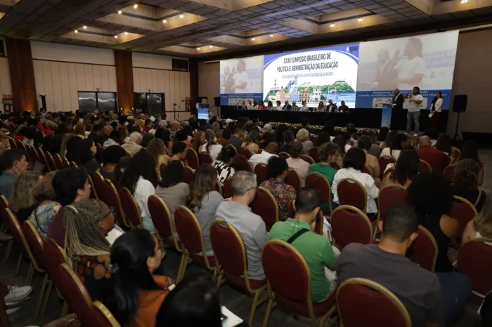 SEC dialoga sobre políticas educacionais durante abertura de simpósio e colóquio em Salvador