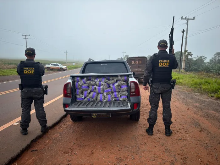 DOF recupera picape furtada e carregada com quase 700 quilos de drogas