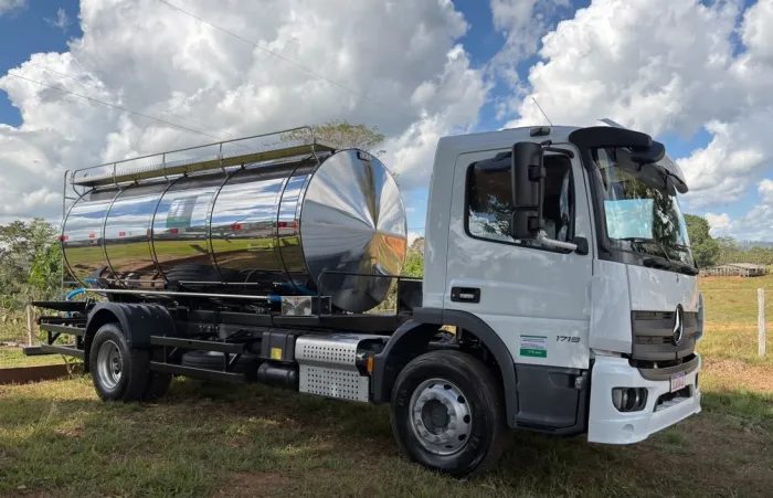  Novo caminhão-tanque põe fim ao prejuízo de leite descartado por falta de transporte adequado (Foto: Assessoria Parlamentar)