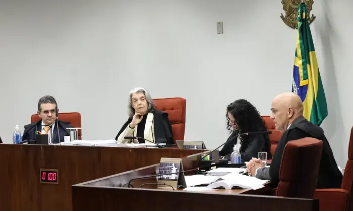 STF forma maioria para condenar Eduardo Bolsonaro no caso do tarifaço