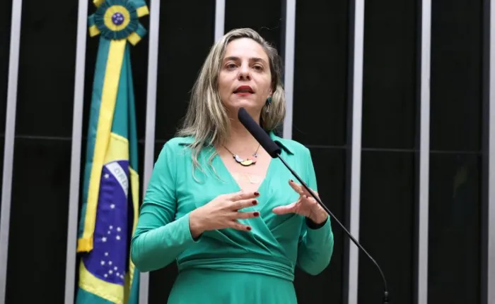 Comissão aprova divulgação da Educação de Jovens e Adultos em contas de luz e água