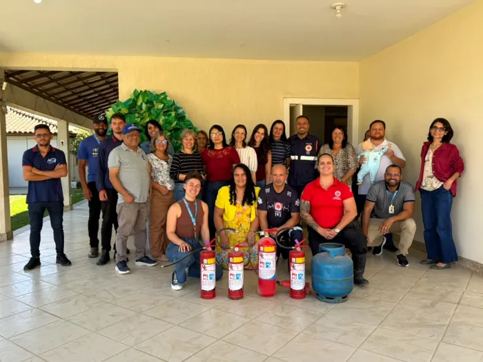 Equipes administrativas da Smed recebem treinamento de combate a incêndio e primeiros socorros