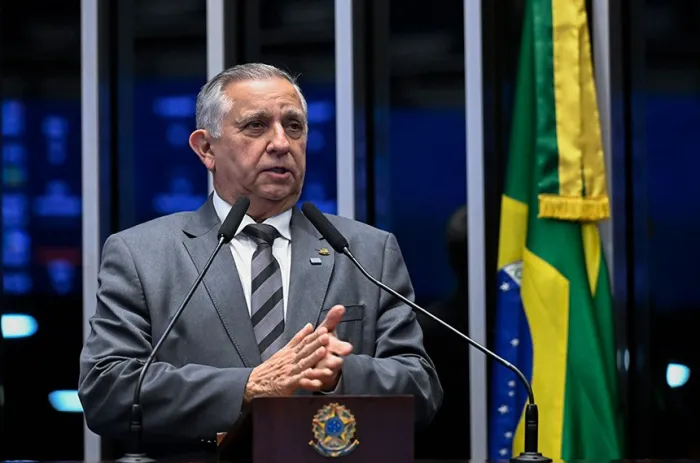 Izalci faz apelo por reajuste de fundo e de salários da polícia civil do Distrito Federal