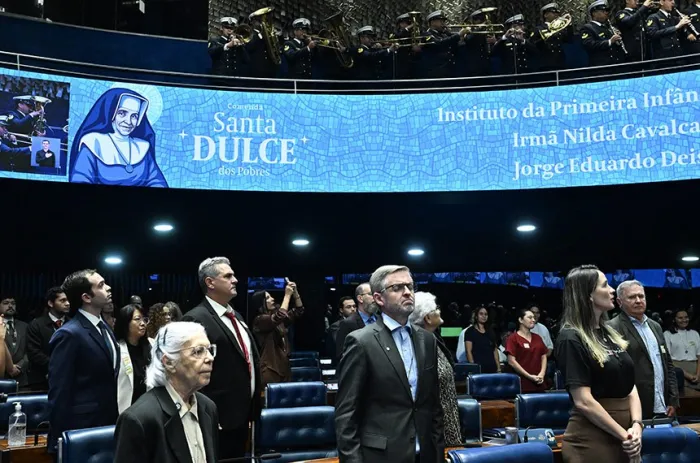 A Comenda Santa Dulce dos Pobres, entregue a pessoas ou instituições que se destacaram por serviços relevantes na área social da saúde, foi entregue hoje pelo Senado - Foto: Geraldo Magela/Agência Senado