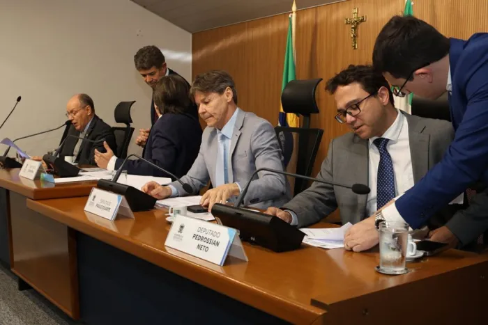CCJR aprova LDO de 2027 com previsão de orçamento de R$ 28,8 bilhões e outras 6 matérias