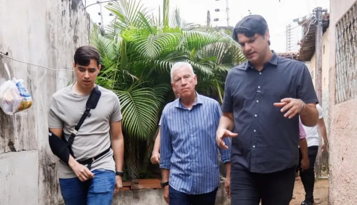 Leo Bezerra vistoria vias da comunidade Riachinho que receberão pavimento de piso intertravado