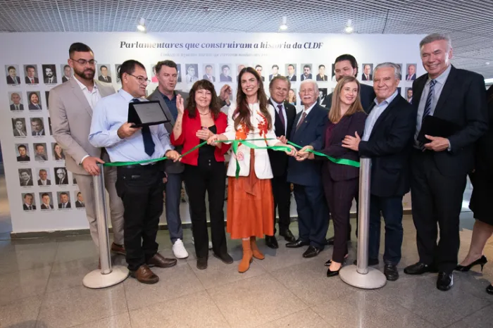 CLDF abre exposição “Nossa História Move o Futuro” nos 35 anos do Legislativo do Distrito Federal