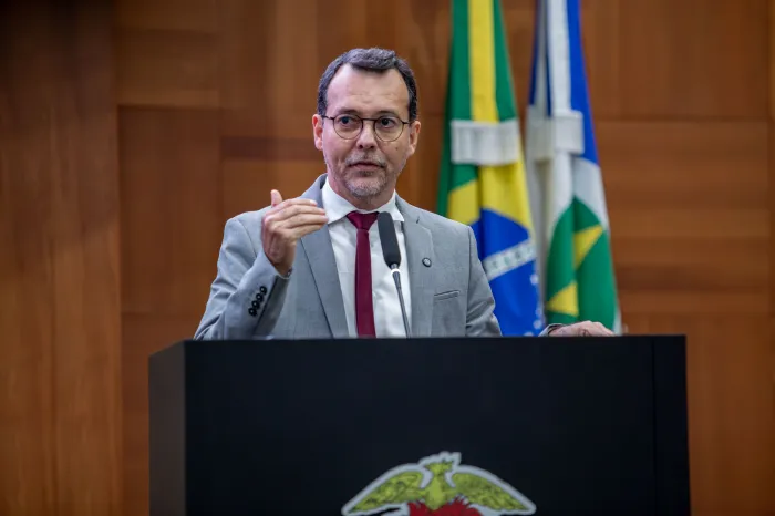 Lúdio altera projeto para garantir licitação no BRT e gratuidade a estudantes e pessoas com deficiência na região metropolitana