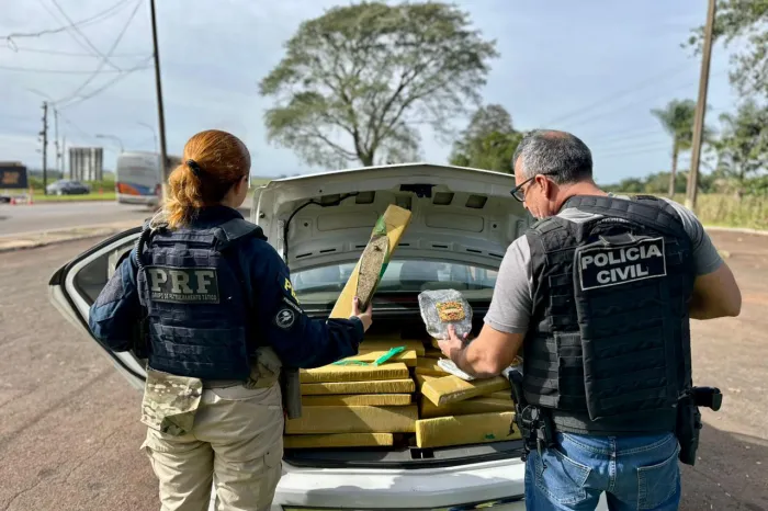 Em ação conjunta, PCPR e PRF apreendem 400 kg de maconha em Santa Terezinha do Itaipu