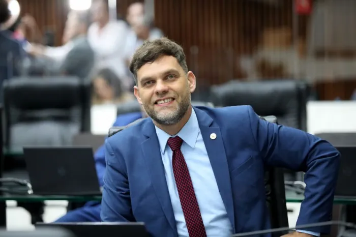 Transporte aquaviário para professores das ilhas do Litoral é conquista histórica para a educação do campo, destaca deputado Goura (PDT)