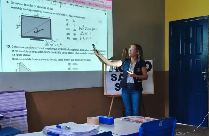 Atividades têm como objetivo reforçar a aprendizagem dos estudantes e contribuir para a melhoria do desempenho em avaliações internas e externas