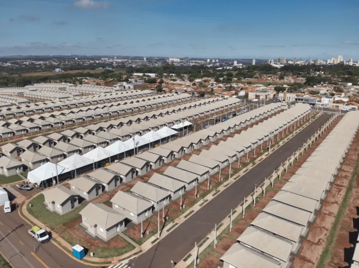 Famílias contempladas foram beneficiadas com subsídios estaduais, somando investimento de R$ 5,9 milhões, por meio das modalidades Preço Social e Carta de Crédito Imobiliário (CCI). Crédito: Divulgação CDHU.
