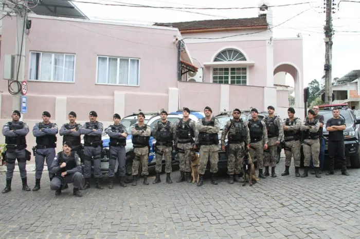 FORÇA TÁTICA DA 15ª CIA APREENDE DROGAS, DINHEIRO E CELULARES DURANTE OPERAÇÃO EM MIMOSO DO SUL