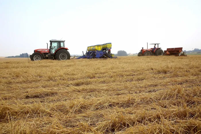 BRDE leva conhecimento de cenários econômicos a encontro de governança agro em Ponta Grossa