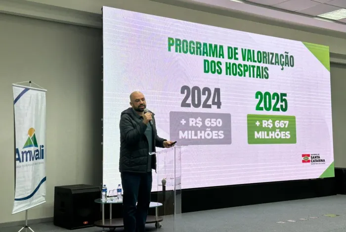 Secretário da Saúde apresenta investimentos e debate avanços para os municípios do Vale do Itapocu