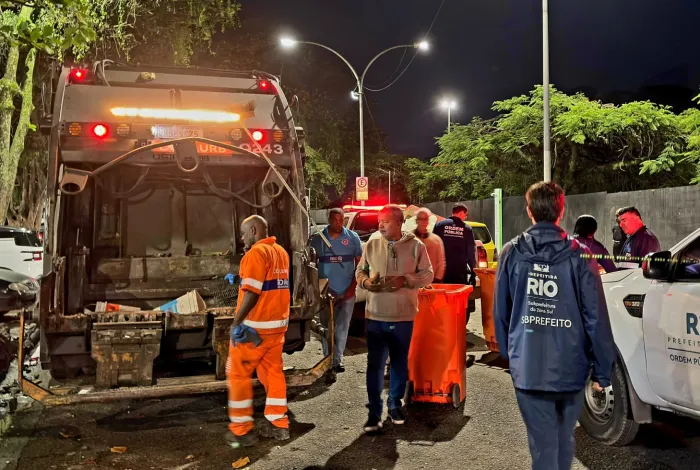 Prefeitura recupera contêineres furtados e retira uma tonelada de entulho do Jardim de Alah