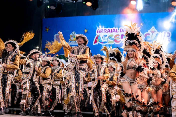 Brincantes do Boi Tamarineiro mostram toda a sua alegria e amor pela cultura popular na primeira noite do Arraial da Assembleia