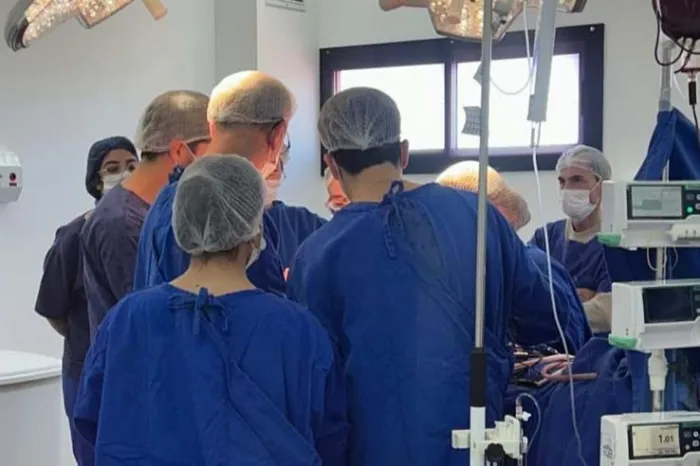 Hospital do Paraná realiza cirurgia pioneira de alta complexidade para correção de deformidade craniana