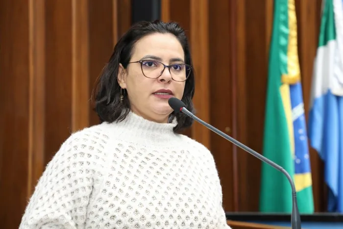 Deputada Gleice Jane é a propositora da homenagem