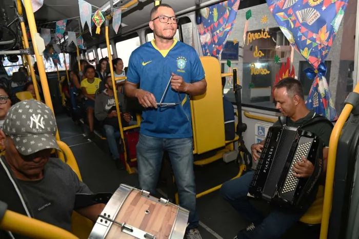 Transporte Coletivo entra no clima junino com forró a bordo na linha R09
