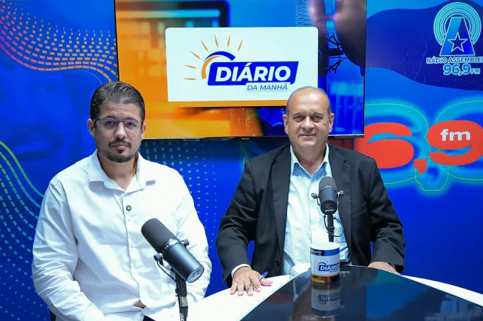 Herberth Pereira (d) entrevistou Ângelo Abenante sobre ações desenvolvidas pela Fase/MA
