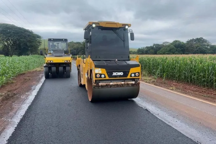 DER/PR realiza serviços de conservação em rodovia entre Sertanópolis e Primeiro de Maio