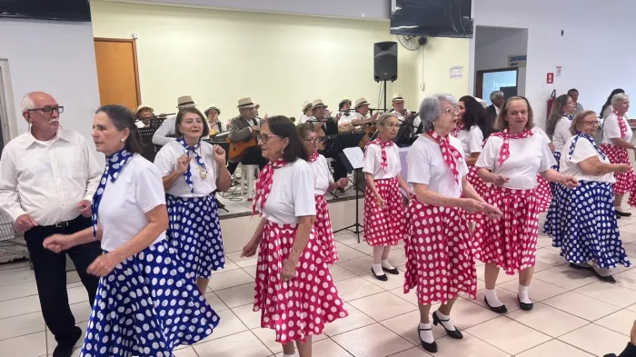 Junho Prata leva ações de acolhimento aos idosos