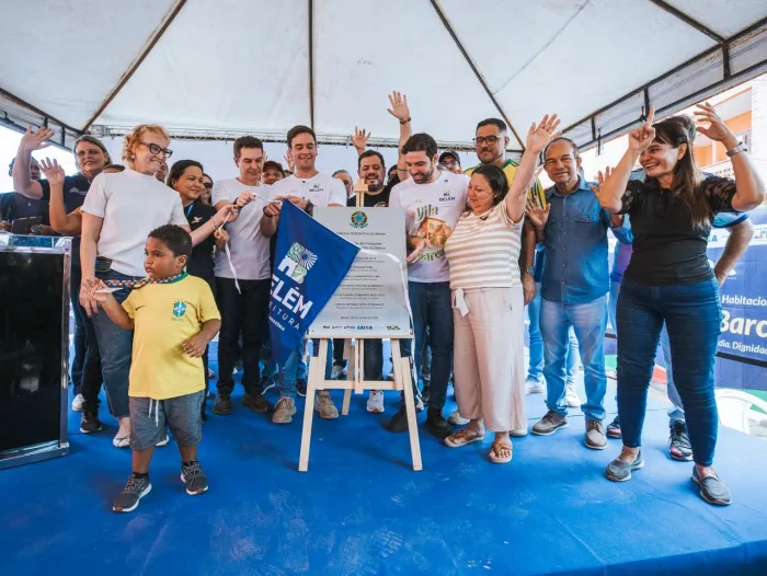 Prefeito entrega 30 apartamentos e anuncia Postão da Vila da Barca