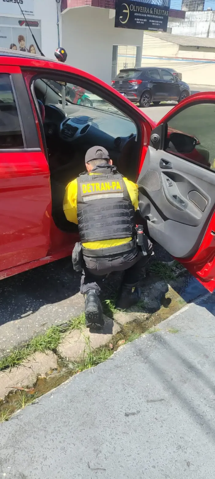 Agentes do Detran apreendem carro com placa clonada em Salinópolis 