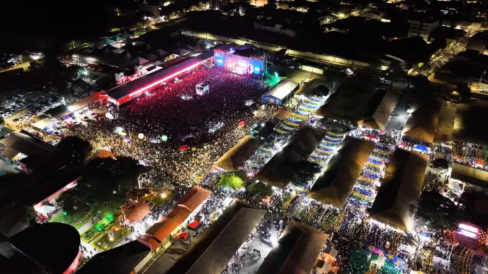 Arraiá da Conquista: Primeiro dia confirma grandiosidade do evento com grandes atrações, público expressivo e segurança