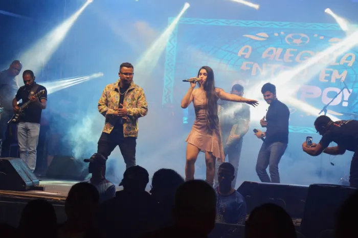 Forró e tradição marcam primeira noite do Arraiá de Feira em Tiquaruçu