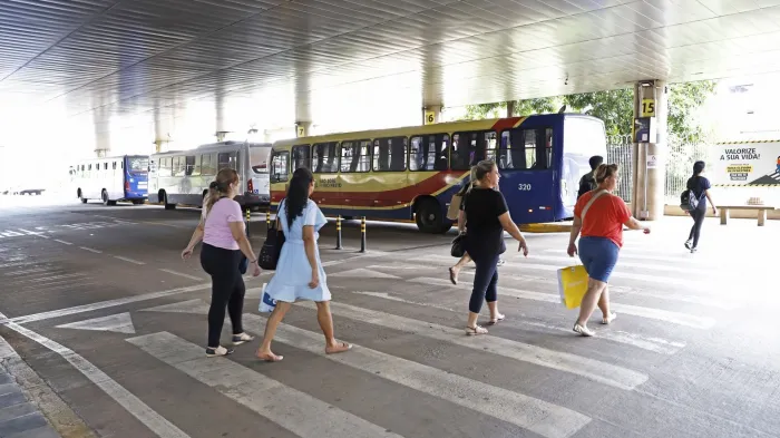 Ônibus terão reforço 1h30 antes dos jogos do Brasil na Copa do Mundo