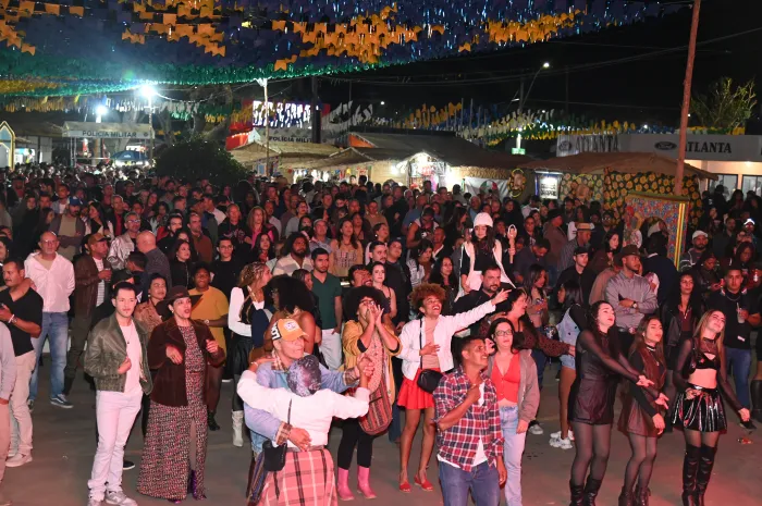 Vila Junina encanta visitantes e se consolida como um dos espaços mais procurados do Arraiá da Conquista