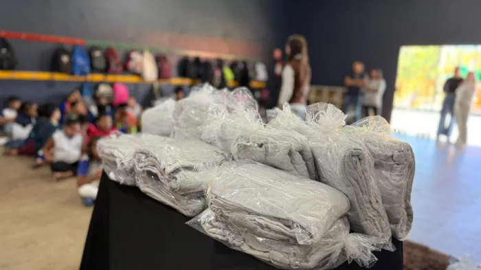 Fundo Social de Araçatuba beneficia crianças de duas instituições sociais com kits de inverno