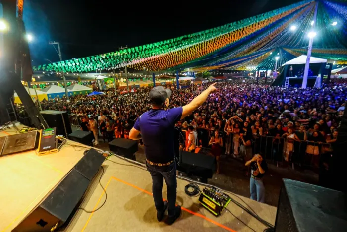 Candeias: 2º dia de São João é marcado por apresentações de grandes nomes da música e artistas locais.