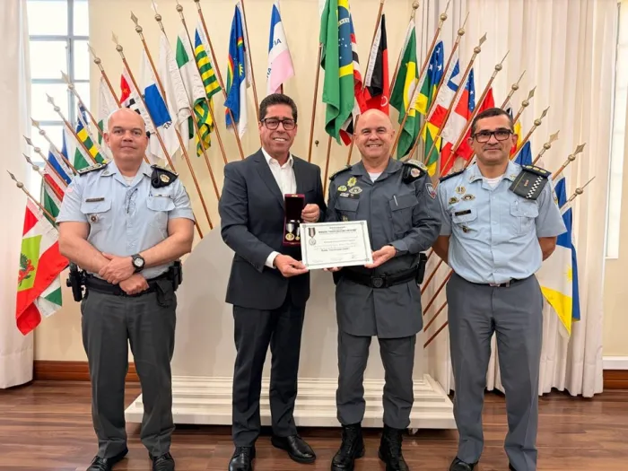 Polícia Militar entrega Medalha Vasco Fernandes Coutinho ao deputado estadual Marcelo Santos