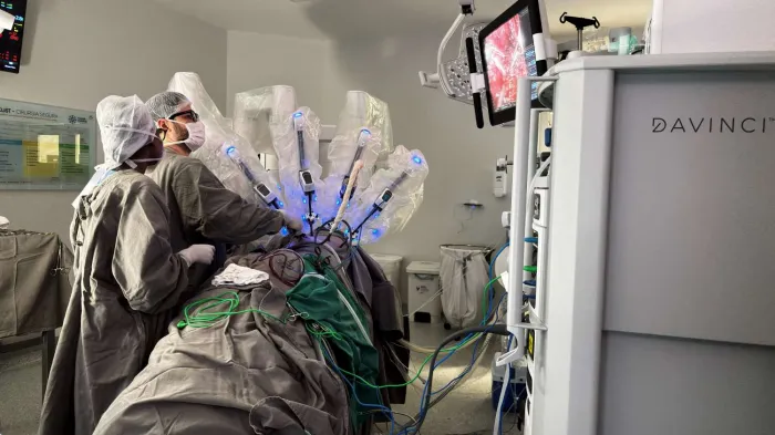 Hospital Azambuja realiza primeira cirurgia robótica oncológica pelo SUS em Santa Catarina