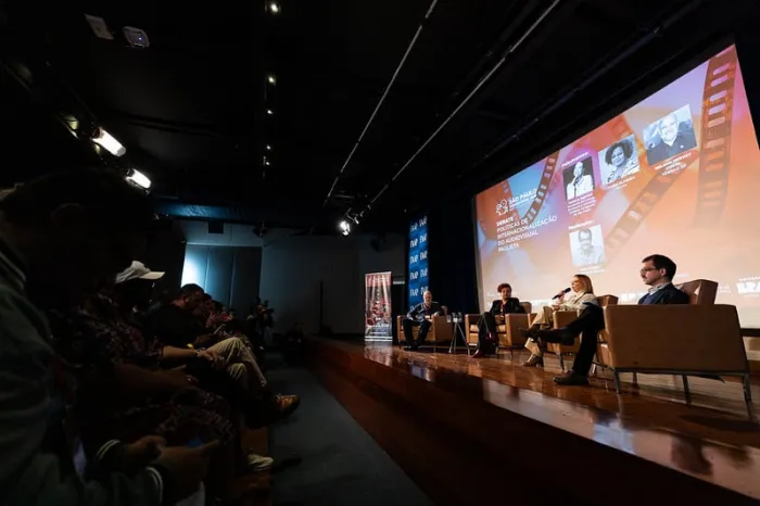A programação de alto nível contou com painéis, workshops e debates, além de 25 horas dedicadas exclusivamente a rodadas de negócios, um aumento de mais de 10 horas em comparação à primeira edição.