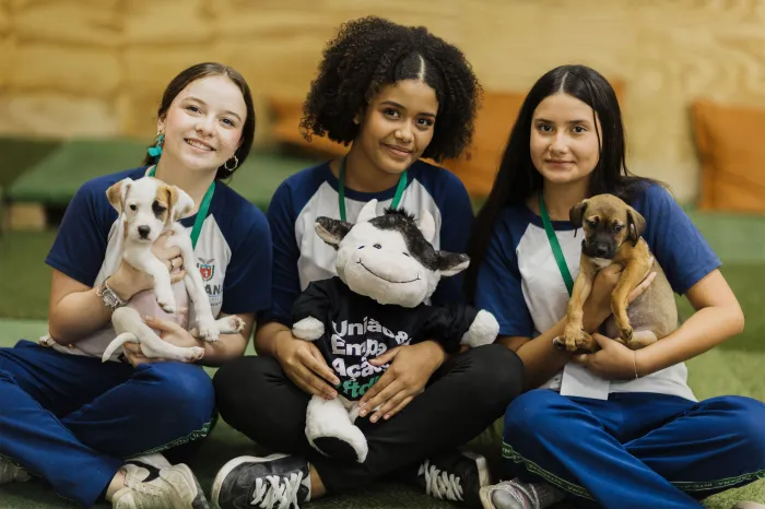 Com campanhas sobre adoção animal, alunos da rede estadual impactam a comunidade